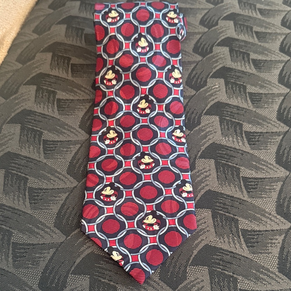 Vintage Disney Mickey Mouse 100% silk Men's Tie Gift holiday birthday